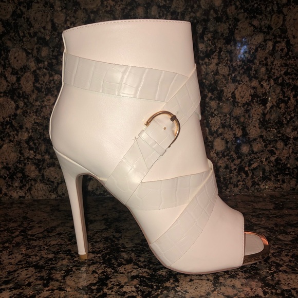 JustFab open-toe 4.5" heeled boots w buckle detail - Picture 5 of 5